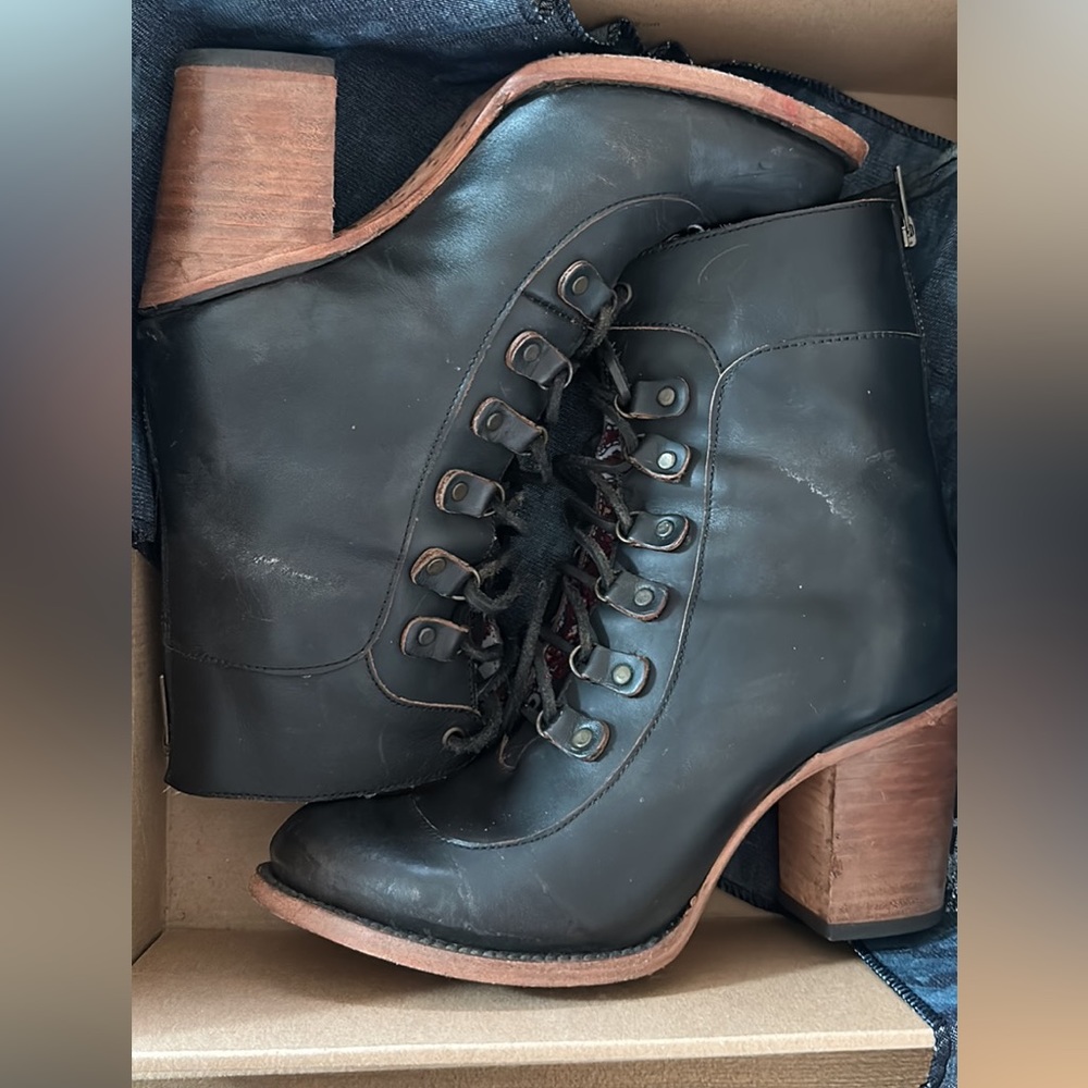Freebird by Steve Madden Borow Boots